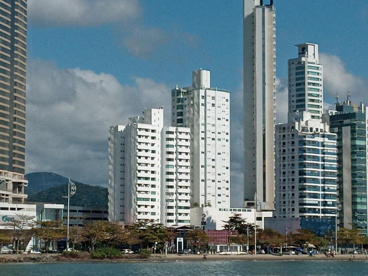 3 Suites Linda Vista Da Orla De Bc A 50M Da Praia - Somente Familiares Balneário Camboriú 외부 사진